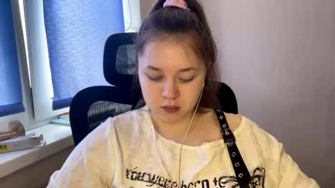 Snapshot of carolindueno chatting on March 7, 8:00 am carolindueno online show from March 7, 8:00 am