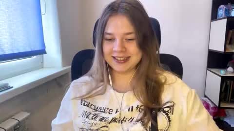 Snapshot of carolindueno chatting on March 23, 7:34 am carolindueno online show from March 23, 7:34 am