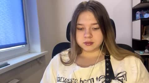 Snapshot of carolindueno chatting on March 26, 3:23 am carolindueno online show from March 26, 3:23 am