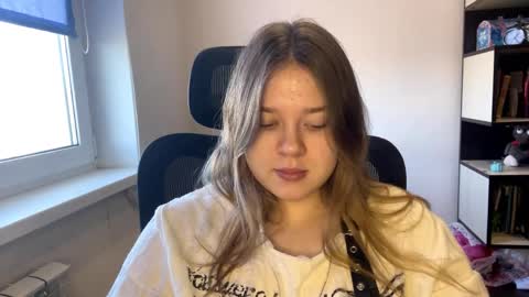 Snapshot of carolindueno chatting on March 30, 8:15 am carolindueno online show from March 30, 8:15 am