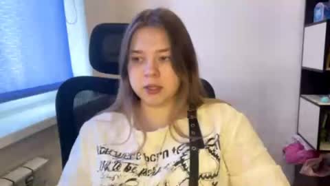 Snapshot of carolindueno chatting on March 31, 7:42 am carolindueno online show from March 31, 7:42 am