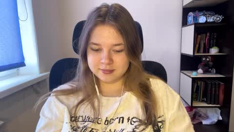 Snapshot of carolindueno chatting on April 1, 7:53 am carolindueno online show from April 1, 7:53 am