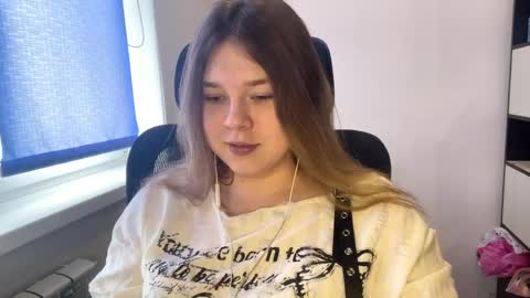 Snapshot of carolindueno chatting on April 2, 7:39 am carolindueno online show from April 2, 7:39 am