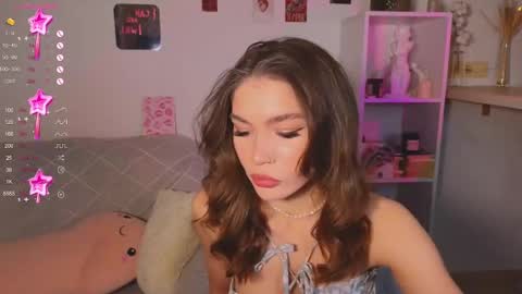 Snapshot of caroline_brown0 chatting on December 25, 8:28 pm Caroline online show from December 25, 8:28 pm