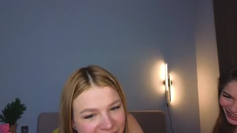 Snapshot of caroline_brown0 chatting on December 27, 2:47 am Caroline online show from December 27, 2:47 am
