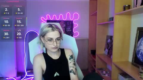 Snapshot of caroline_carterr chatting on October 13, 3:28 am Caroline online show from October 13, 3:28 am