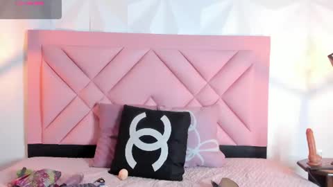Snapshot of caroline_daring chatting on July 27, 12:34 pm caroline daring online show from July 27, 12:34 pm