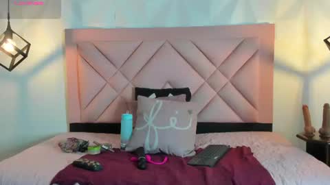 Snapshot of caroline_daring chatting on July 29, 11:30 am caroline daring online show from July 29, 11:30 am
