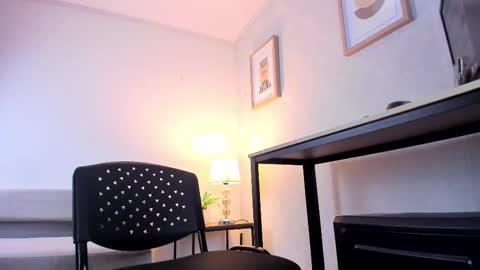  Caroline  online show from November 3, 11:11 am