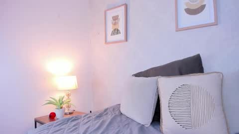  Caroline  online show from November 20, 11:32 am