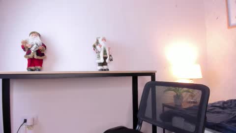  Caroline  online show from January 12, 11:37 am