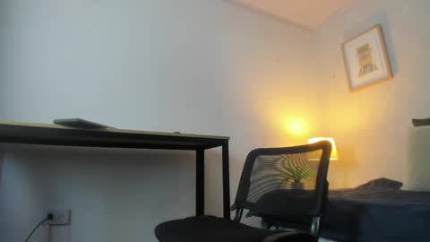 Snapshot of caroline_dh chatting on April 30, 11:16 am Caroline online show from April 30, 11:16 am