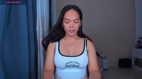 Snapshot of caroline_east chatting on October 16, 4:52 pm caroline_east online show from October 16, 4:52 pm