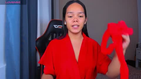 Snapshot of caroline_east chatting on October 25, 11:51 am caroline_east online show from October 25, 11:51 am