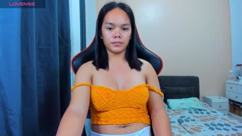 Snapshot of caroline_east chatting on November 14, 6:39 pm caroline_east online show from November 14, 6:39 pm