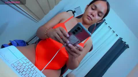 Snapshot of caroline_east chatting on November 22, 5:23 pm caroline_east online show from November 22, 5:23 pm