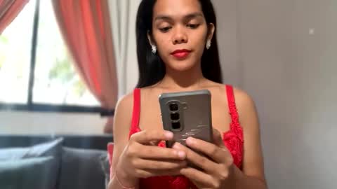 Snapshot of caroline_east chatting on April 15, 1:23 am caroline_east online show from April 15, 1:23 am