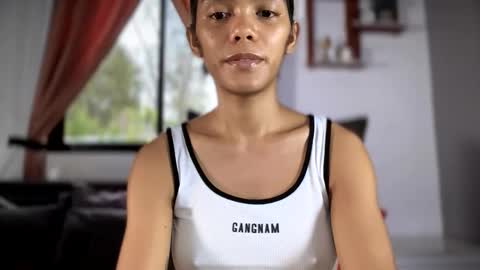 Snapshot of caroline_east chatting on May 15, 11:56 pm caroline_east online show from May 15, 11:56 pm