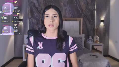 caroline_foster1 online show from January 14, 12:00 pm