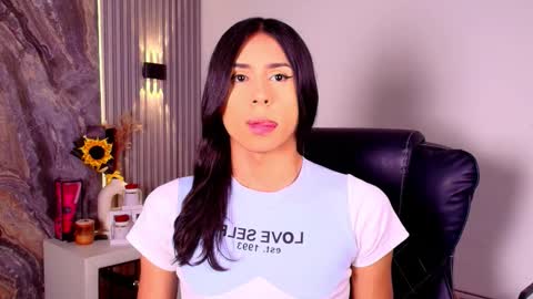 caroline_foster1 online show from March 20, 12:10 pm