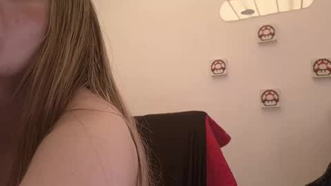 Snapshot of caroline_hernandes chatting on March 14, 7:08 pm Carolina online show from March 14, 7:08 pm