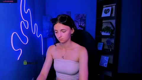 Caroline online show from June 23, 8:18 pm