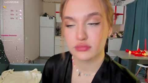 Snapshot of caroline_kiparis chatting on December 24, 2:21 am Caro online show from December 24, 2:21 am