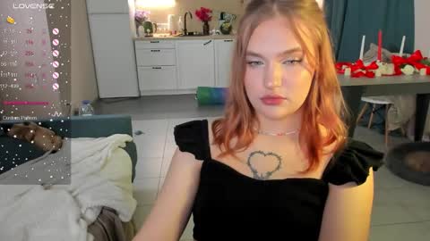 Snapshot of caroline_kiparis chatting on December 27, 3:42 am Caro online show from December 27, 3:42 am