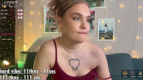 Snapshot of caroline_kiparis chatting on January 30, 1:55 am Caro online show from January 30, 1:55 am