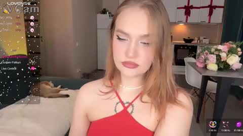Snapshot of caroline_kiparis chatting on February 5, 10:12 pm Caro online show from February 5, 10:12 pm