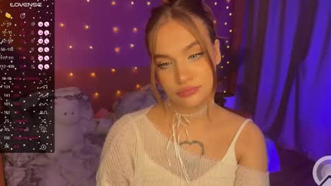 Snapshot of caroline_kiparis chatting on February 26, 11:59 pm Caro online show from February 26, 11:59 pm