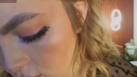 Snapshot of caroline_laurent_ chatting on June 15, 7:38 pm Caro online show from June 15, 7:38 pm