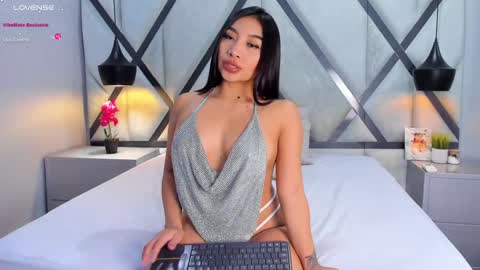 Caroline online show from December 13, 12:17 pm