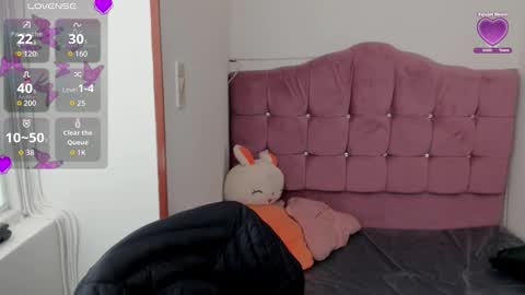 caroline_rodriguez_9 online show from October 29, 7:04 pm