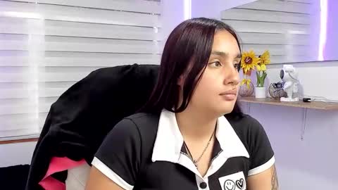 Snapshot of caroline_rodriguez_9 chatting on April 1, 7:00 pm caroline_rodriguez_9 online show from April 1, 7:00 pm
