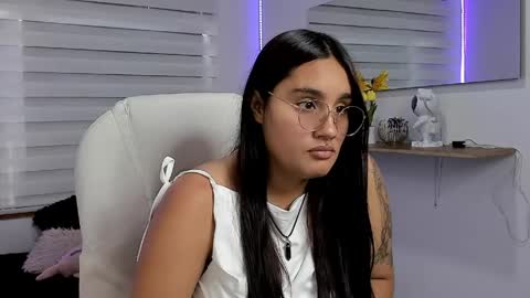 Snapshot of caroline_rodriguez_9 chatting on April 18, 7:18 pm caroline_rodriguez_9 online show from April 18, 7:18 pm