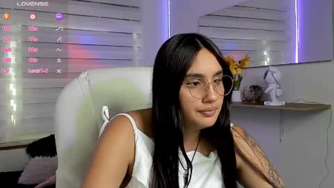 Snapshot of caroline_rodriguez_9 chatting on April 18, 9:26 pm caroline_rodriguez_9 online show from April 18, 9:26 pm