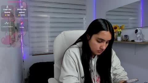 Snapshot of caroline_rodriguez_9 chatting on April 21, 4:45 pm caroline_rodriguez_9 online show from April 21, 4:45 pm