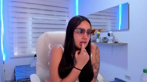 Snapshot of caroline_rodriguez_9 chatting on April 25, 8:06 pm caroline_rodriguez_9 online show from April 25, 8:06 pm