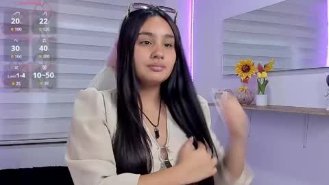 Snapshot of caroline_rodriguez_9 chatting on May 20, 7:09 pm caroline_rodriguez_9 online show from May 20, 7:09 pm