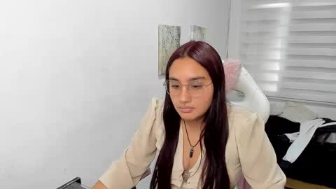 Snapshot of caroline_rodriguez_9 chatting on June 2, 6:54 pm caroline_rodriguez_9 online show from June 2, 6:54 pm
