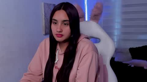 caroline_rodriguez_9 online show from June 19, 7:06 pm