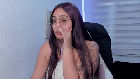 caroline_rodriguez_9 online show from July 8, 6:56 pm