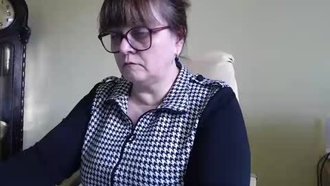 CarolineDream  online show from February 13, 6:30 am