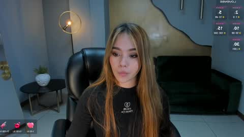 Snapshot of carolinegrace_ chatting on January 4, 10:27 am Caro online show from January 4, 10:27 am