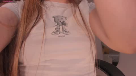 Snapshot of carolinegrace_ chatting on February 7, 10:19 am Caro online show from February 7, 10:19 am