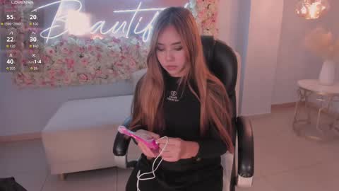 Snapshot of carolinegrace_ chatting on February 25, 11:08 am Caro online show from February 25, 11:08 am