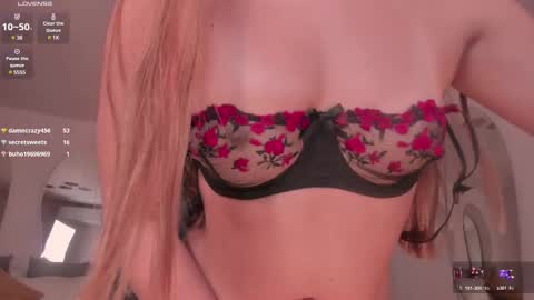 Snapshot of carolinegrace_ chatting on March 2, 2:10 pm Caro online show from March 2, 2:10 pm