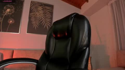 Snapshot of carolinegrace_ chatting on November 6, 10:49 am Caro online show from November 6, 10:49 am