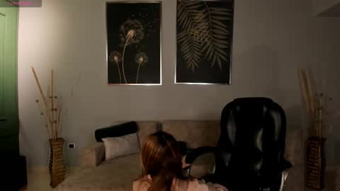 Snapshot of carolinegrace_ chatting on November 7, 10:37 am Caro online show from November 7, 10:37 am